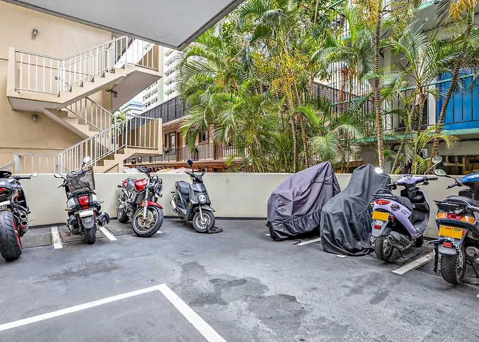 Modern Waikiki Condo Perfect For Beach Getaway!